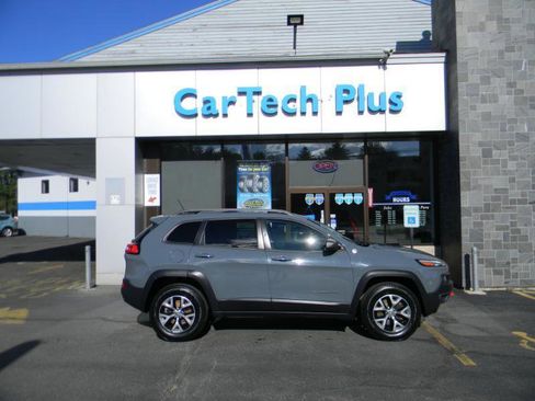 Used 2014 Jeep Cherokee Trailhawk w/ Comfort/Convenience Group AWD/4WD image 5