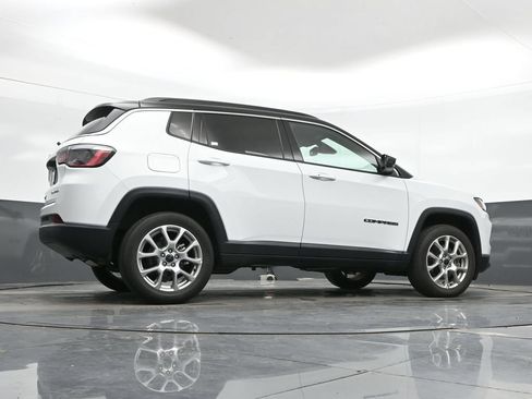 Used 2025 Jeep Compass Limited AWD/4WD image 41
