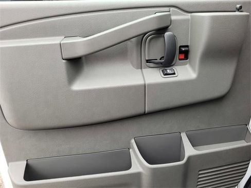 New 2025 GMC Savana 2500 Base w/ Driver Convenience Package image 19