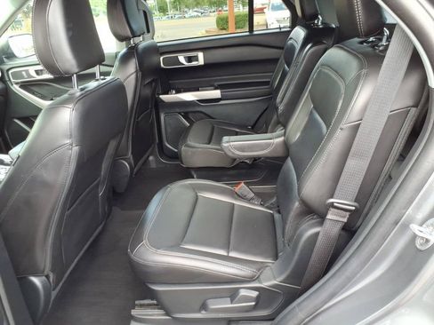 Used 2024 Ford Explorer XLT w/ Equipment Group 202A AWD/4WD image 11