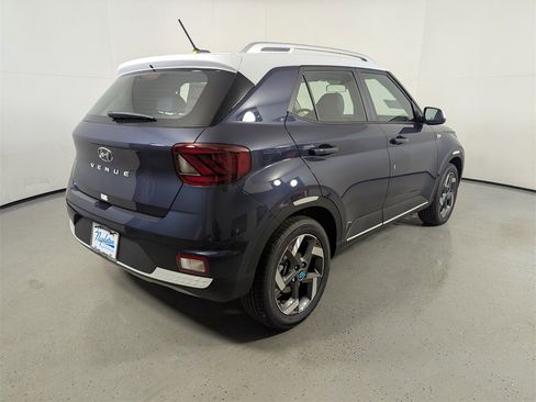 New 2025 Hyundai Venue Limited image 7