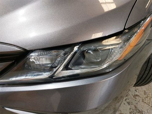 Used 2022 Toyota Camry LE image 29