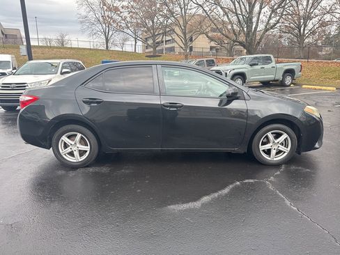 Used 2015 Toyota Corolla LE image 3