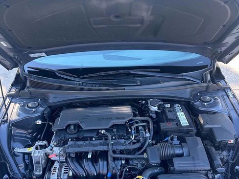 Used 2023 Hyundai Elantra SE image 8