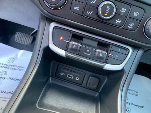 Used 2022 GMC Terrain SLT w/ Infotainment Package II AWD/4WD image 26
