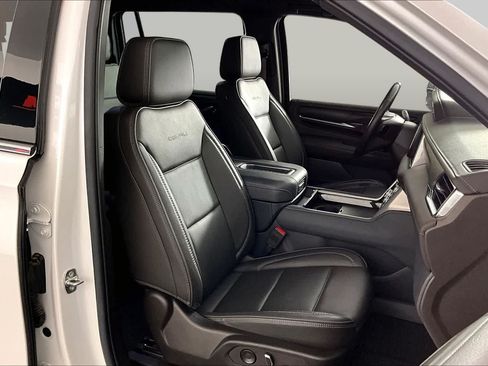 Used 2022 GMC Yukon XL Denali AWD/4WD image 9