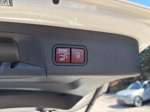 Used 2023 Mercedes-Benz GLS 450 4MATIC image 38