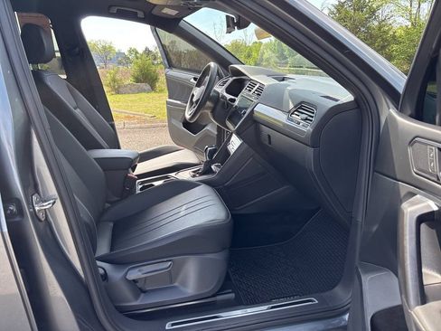 Used 2023 Volkswagen Tiguan SE R-Line FWD image 24