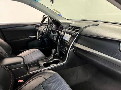 Used 2015 Toyota Camry SE FWD image 11