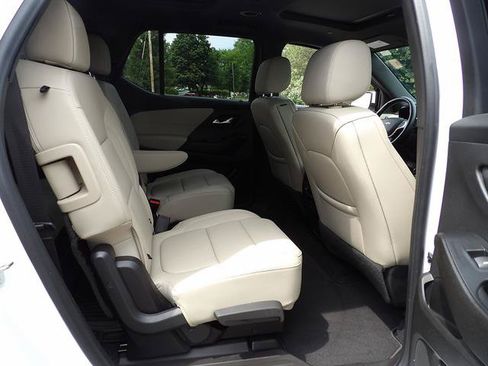 Used 2022 Chevrolet Traverse LT w/ LT Premium Package FWD image 37