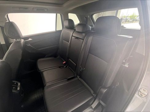 Used 2022 Volkswagen Tiguan SE image 32