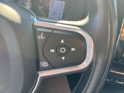 Used 2021 Volvo XC60 T5 Momentum w/ Advanced Package image 12