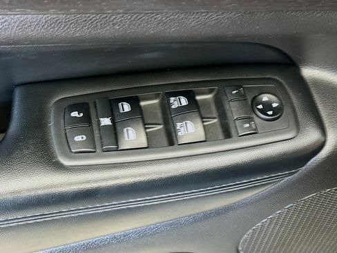 Used 2018 Jeep Grand Cherokee Laredo AWD/4WD image 15