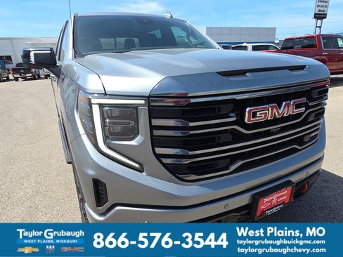 Used 2024 GMC Sierra 1500 AT4 w/ Technology Package AWD/4WD image 13