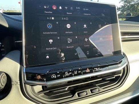 Used 2025 Jeep Compass Limited image 16