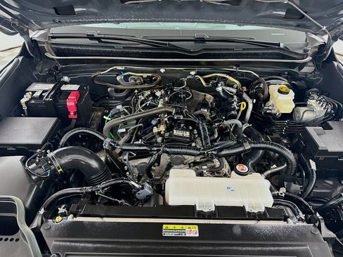 Certified 2025 Toyota Tacoma SR5 AWD/4WD image 10