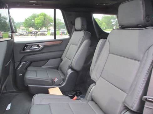 New 2026 GMC Yukon Denali w/ Denali Reserve Package AWD/4WD image 12