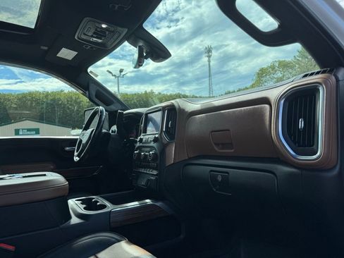 Used 2022 Chevrolet Silverado 2500 High Country w/ Z71 Off-Road Package image 15