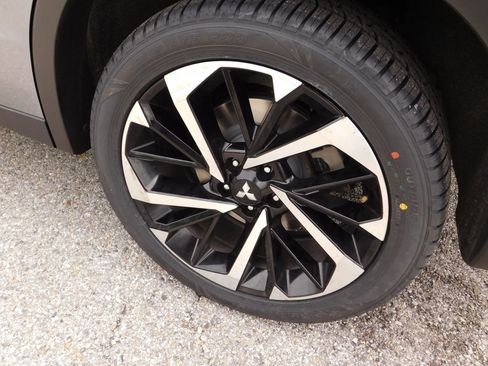 Used 2023 Mitsubishi Outlander SE FWD image 10