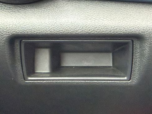 Used 2025 Nissan Versa SV FWD image 32