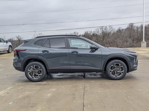 New 2026 Chevrolet Trax LT w/ LT Convenience Package image 6