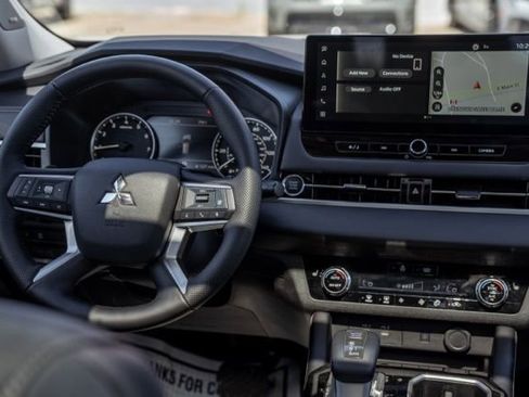 New 2026 Mitsubishi Outlander AWD image 18