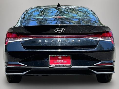 Used 2022 Hyundai Elantra SEL FWD image 6