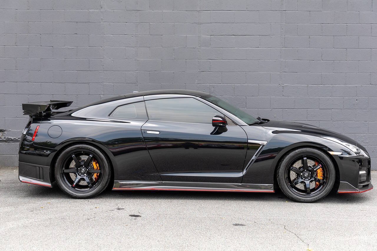 Used 2018 Nissan GT-R NISMO AWD/4WD image 5