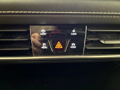 Used 2024 Volkswagen Atlas Cross Sport SE AWD/4WD image 55