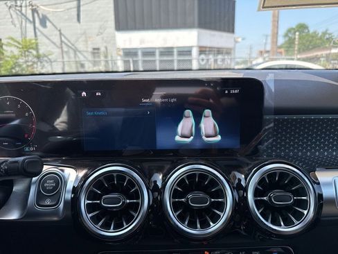 Certified 2025 Mercedes-Benz GLB 250 4MATIC image 33