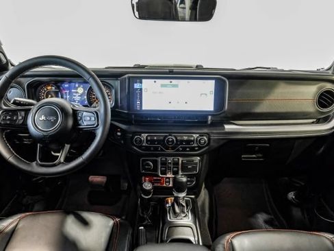Used 2025 Jeep Wrangler Unlimited Rubicon AWD/4WD image 21