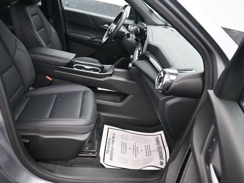 Used 2025 Chevrolet Equinox LT w/ Convenience Package II image 9