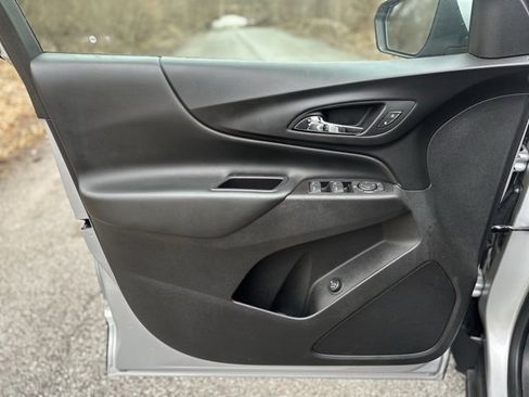 Used 2018 Chevrolet Equinox LT image 10