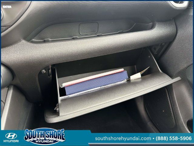 Certified 2025 Hyundai Venue SE FWD image 35