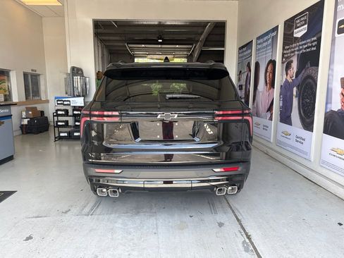 New 2026 Chevrolet Traverse LT w/ Midnight/Sport Edition FWD image 4