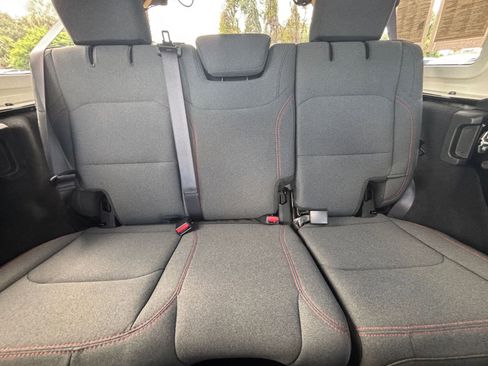 Used 2025 Jeep Wrangler Rubicon image 37