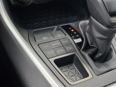 Used 2025 Toyota RAV4 LE image 34