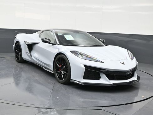 Used 2023 Chevrolet Corvette Z06 w/ Stealth Interior Trim Package RWD image 7