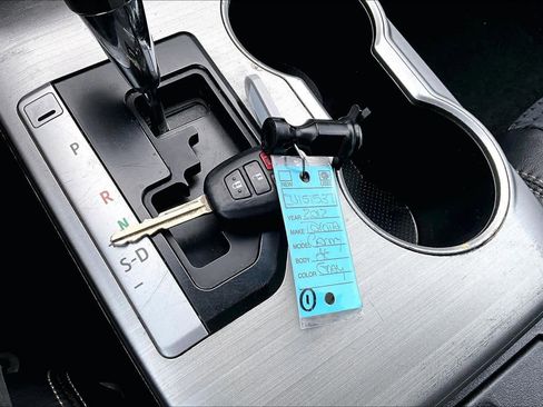 Used 2012 Toyota Camry SE FWD image 13