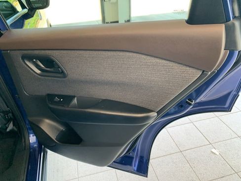 Used 2023 Nissan Rogue S AWD/4WD image 17