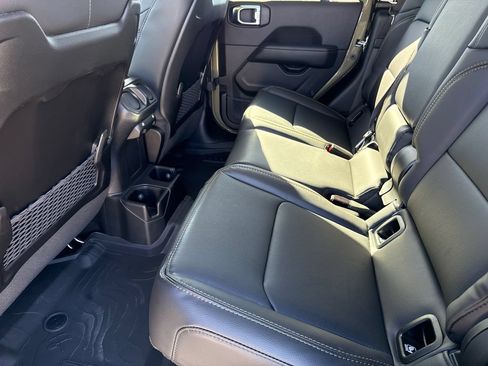 New 2026 Jeep Gladiator Sport AWD/4WD image 18