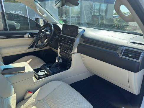 Used 2023 Lexus GX 460 Luxury w/ Sport Design Package image 10