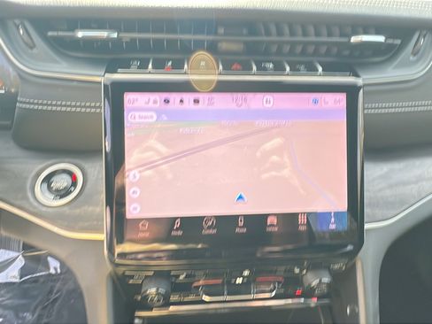 Certified 2024 Jeep Grand Cherokee Limited image 31