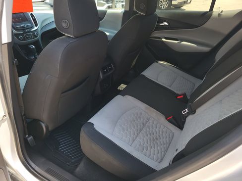 Used 2020 Chevrolet Equinox LS w/ LS Convenience Package image 12