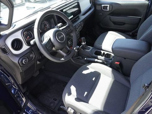 Used 2025 Jeep Wrangler Unlimited Sport AWD/4WD image 18