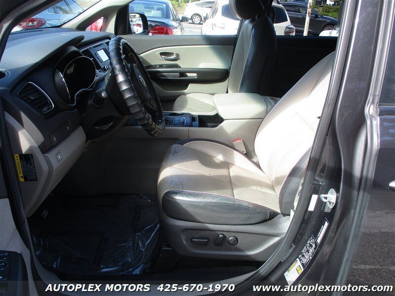 Used 2016 Kia Sedona LX w/ LX Essentials Premium Package FWD image 10