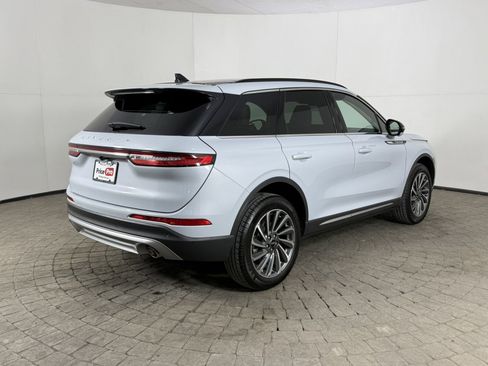 Used 2025 Lincoln Corsair Reserve image 9