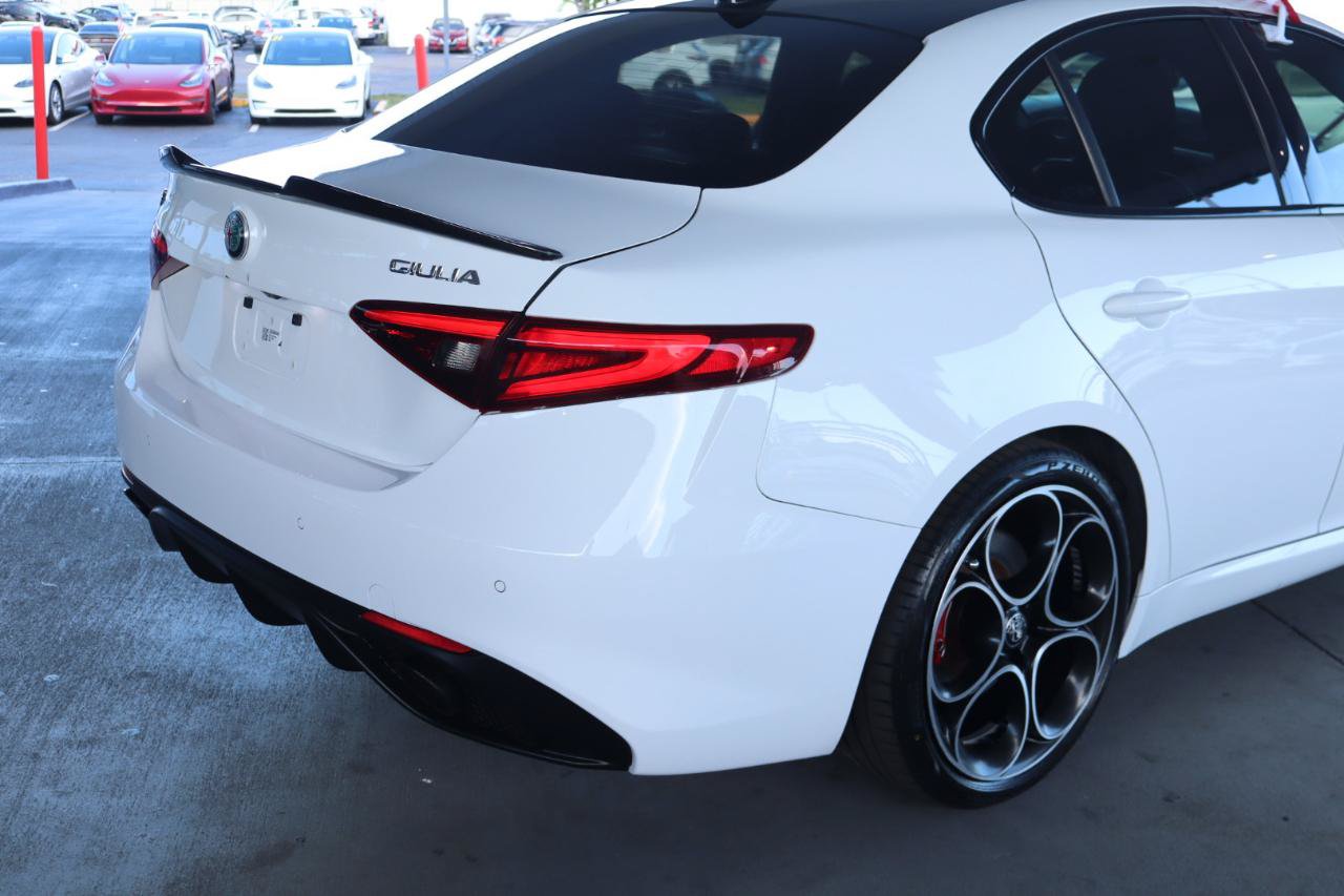 Used 2023 Alfa Romeo Giulia Veloce RWD image 7
