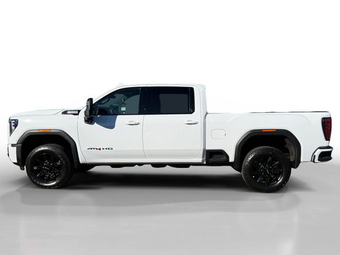Used 2025 GMC Sierra 2500 AT4 image 2