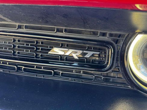 Used 2015 Dodge Challenger SRT image 12